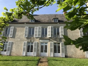 4 Bedroom 18th Century Manor House in Sens-Beaujeu, Centre-Val de Loire, France
